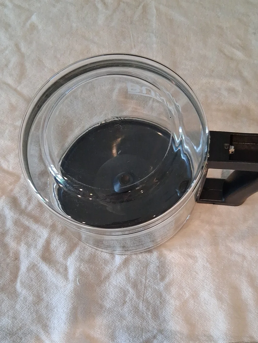 Bunn 10-cup replacement‎ glass carafe featuring a black lid and handle.